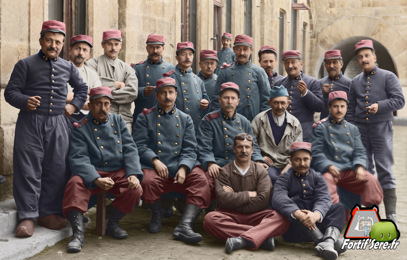 La garnison du fort de Razimont à Epinal dans la cour des casernement. Lionel PRACHT