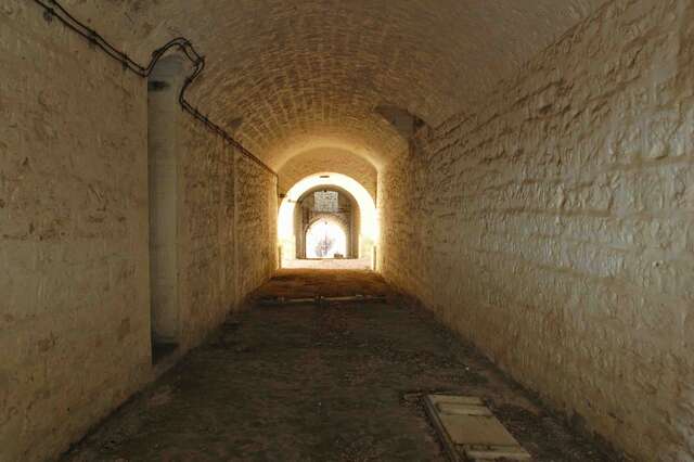 La galerie principale au milieu des casernements. VAUBOURG Julie