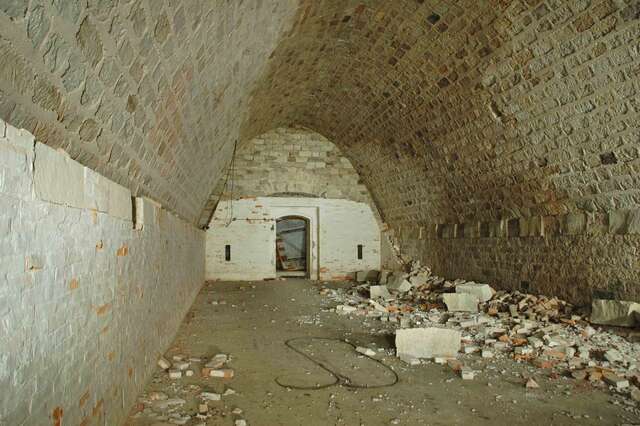La chambre de stpckage du magasin à poudre. VAUBOURG Julie