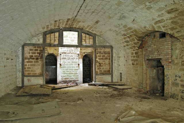 Une casemate à gauche des casernements. VAUBOURG Cédric