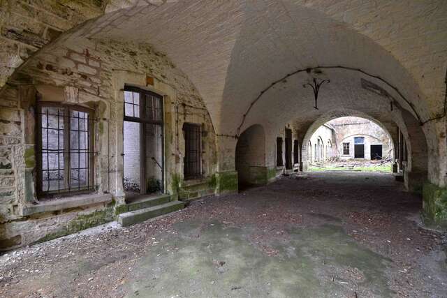 Le passage couvert des casernements. VAUBOURG Cédric