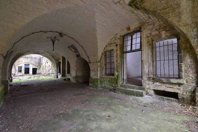 Le passage couvert des casernements. VAUBOURG Cédric