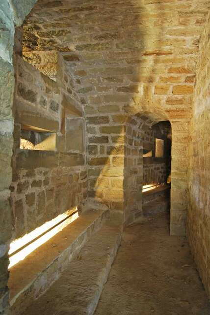 Les créneaux de fusillade de la caponnière double. VAUBOURG Julie