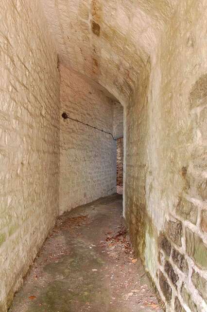 Une gaalerie du casernement vers la casemate Est. VAUBOURG Julie