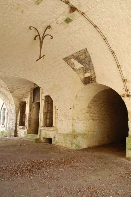 Le passage couvert des casernements. VAUBOURG Cédric