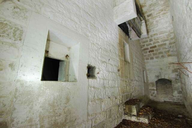 La chambre des lampes du magasin à poudre. VAUBOURG Cédric