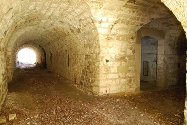 Le passage couvert proche du magasin à poudre. VAUBOURG Julie