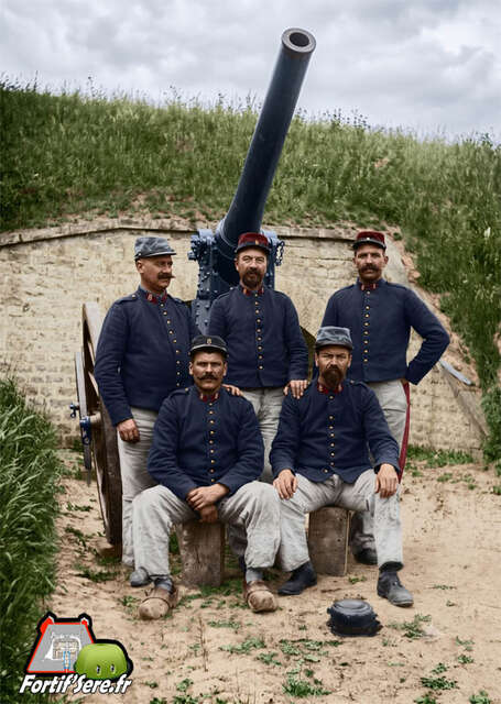Une pièce de 120L De Bange au fort de Razimont vers 1904.
Lionel PRACHT