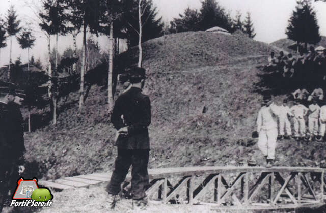 Manoeuvre de franchissement des fossés du fort de Razimont en 1906 - Pascal Durand