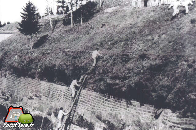 Manoeuvre de franchissement des fossés du fort de Razimont en 1906 - Pascal Durand