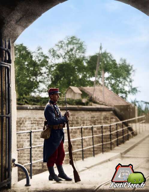 Un soldat du 170 ème RI à l'entrée du fort de Razimont en 1913 1er Régiment de Tirailleurs